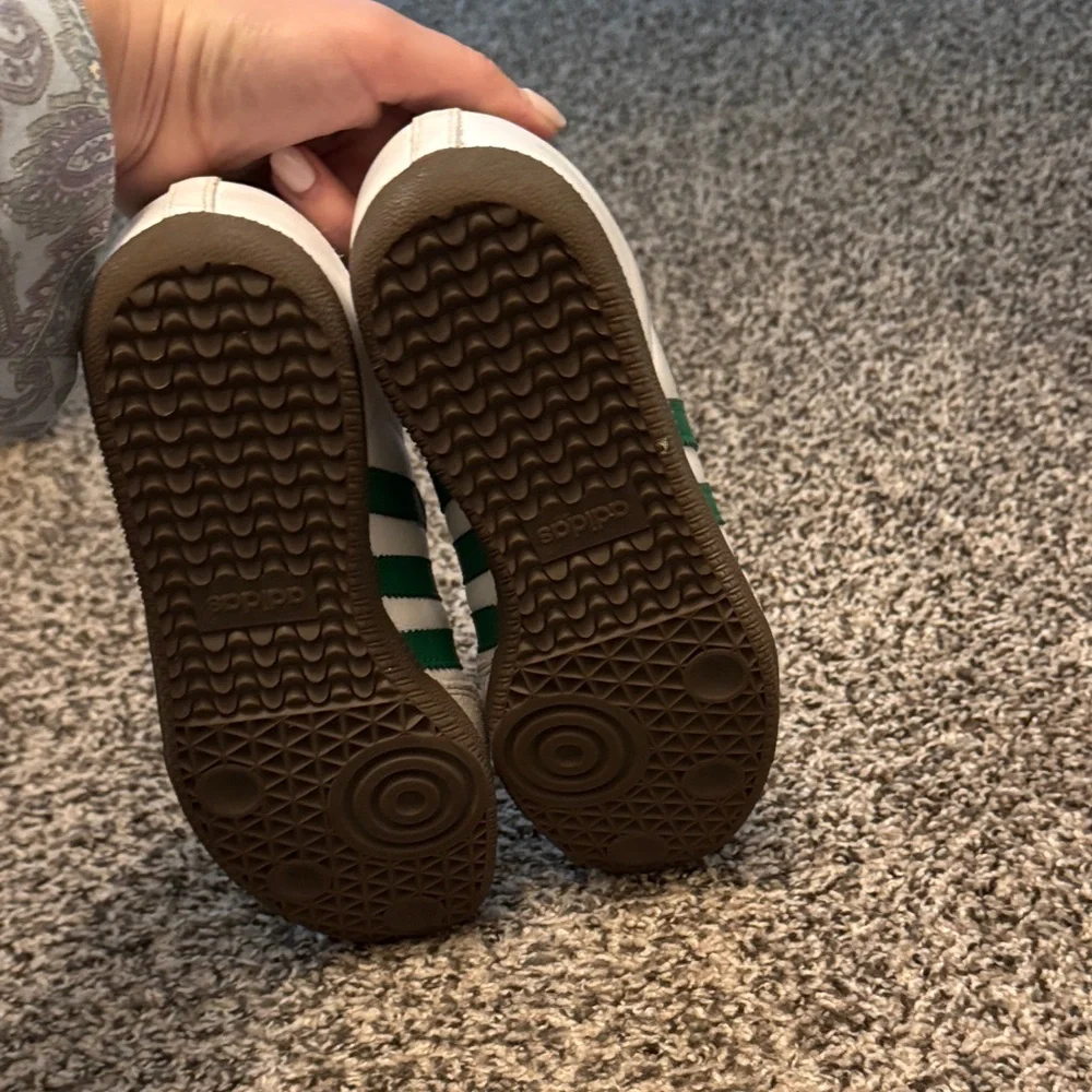 Adidas Samba White and Green Trainers fit like women’s size 7 - Picture 6 of 6